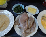 Foto del paso 2 de la receta: Pechugas de pollo tiernizadas y rellenas con espinacas y algo más