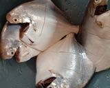 A picture of step 1 of Pomfret fry.