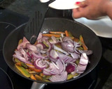 Foto del paso 3 de la receta: Tosta hojaldrada de sardinas y anchoas (videoreceta)