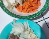 Foto langkah ke 1 dari resep Tumis Sawi Wortel Bakso.