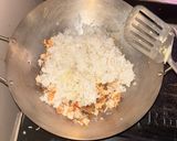 Foto langkah ke 4 dari resep Nasi Goreng Ayam KFC.