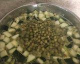 Zöldborsós cukkinikrémleves recept fázis 3 fotója