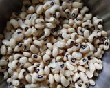 A picture of step 1 of Maharashtrian chavali chi usal (black eyed peas curry).
