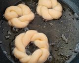 Foto langkah ke 7 dari resep Kkwabaegi : 꽈배기 | Korean Twisted Doughnuts.