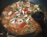 Foto langkah ke 7 dari resep Cumi, Wortel, Enoki, Asam Manis.