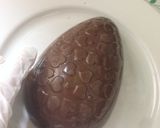 Foto del paso 4 de la receta: Huevos de Pascuas de Chocolate Relleno con Mousse de fresas!!