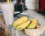 Φωτογραφία βήματος 3 της συνταγής Smoothie με τζίντζερ και μπανάνα