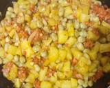 Foto del paso 3 de la receta: 🍳Huevos a la flamenca con chorizo y habitas baby 👌