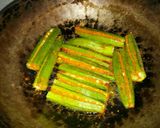 A picture of step 7 of #tiffinbox# masala bharwa bhindi.