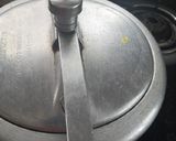 A picture of step 5 of Vada pav sambhar.