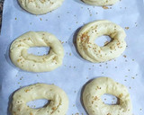Foto del paso 9 de la receta: Roscones tiernos de leche, mantequilla y pepitas de chocolate