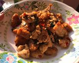 รูปขั้นตอนการทำที่ 5 ของ กระเพราไก่ไก่ทอด🍗