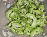 Foto langkah ke 1 dari resep Tumis Pare.