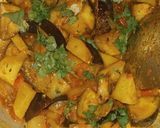 A picture of step 6 of Aaloo baingan (potato-brinjal).