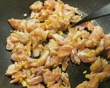 รูปขั้นตอนการทำที่ 3 ของ ไก่ผัดพริกเผา