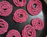 A picture of step 4 of Beetroot chakli (murukku).