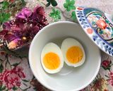 A picture of step 3 of Economizing Boiled Egg.