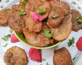 A picture of step 4 of Water chestnut potato fritters.