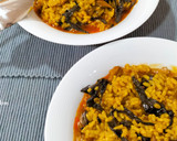 Foto del paso 8 de la receta: Arroz meloso con pollo y trompetas de la muerte