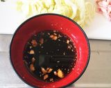 A picture of step 2 of Easy Soy Sauce Stir-Fried Udon with Frozen Udon.