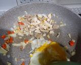 Foto langkah ke 2 dari resep Mie Goreng Ayam dan Rumput Laut.