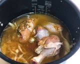 Foto langkah ke 3 dari resep Nasi Pilaf Paha Ayam 骨付き鶏もも肉のピラフPilaf of chicken thigh with bone.