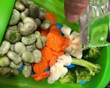 Foto del paso 1 de la receta: Bacalao a la plancha con verduras en lékué