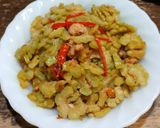 Foto langkah ke 5 dari resep Tumis Pare Udang.