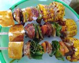 Foto langkah ke 4 dari resep Sate bakso tahu sayur.