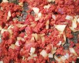Foto del paso 2 de la receta: Huevos con chorizo y un tlacoyo