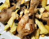 Foto del paso 11 de la receta: Muslos de pollo estofados con almendras, arándanos y pasas