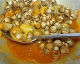 Foto langkah ke 6 dari resep Kerang Dara Saus Padang.