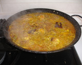 Foto del paso 10 de la receta: Paella de pollo, alcachofas y guisantes