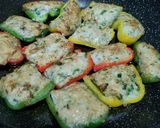 A picture of step 5 of Fried Bell Pepper Fish Cake 煎釀三寶.
