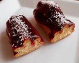 Foto del paso 10 de la receta: Eclair de crema de almendras y cobertura coulis de frutos rojos y coco