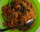 Foto langkah ke 5 dari resep Mi Telor Goreng Praktis.