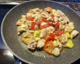 Foto del paso 4 de la receta: Pollo con garbanzos al curry