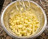 Foto del paso 5 de la receta: Pastel con manzanas, nueces y caramelo