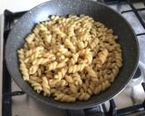 Foto del passaggio 7 della ricetta Fusilloni con polpo e crema di melanzane e porro, con datterini gialli