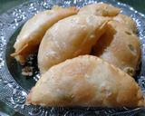 A picture of step 12 of Half Moon chicken samosa.