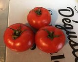 Une image de l'étape 3 de Salade de betteraves aux tomates, bleu d'Auvergne et herbes sauce balsamique.