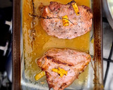 Foto del paso 6 de la receta: Pierna de cerdo a la naranja con aderezo de champiñón con piña