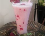 A picture of step 3 of Strawberry shake.