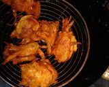 A picture of step 3 of Crispy Pyaz Pakora.