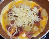 A picture of step 3 of Spanish Potato Omelette with Ham and Cheese.