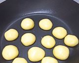 Foto langkah ke 4 dari resep Egg biscuits.