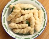 Foto langkah ke 6 dari resep Kue Kepang Ketan Salju Devina Hermawan.