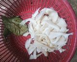 Foto langkah ke 2 dari resep Tumis jamur bakso.