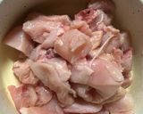Foto langkah ke 1 dari resep Tumis ayam daun jeruk.
