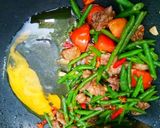 Foto langkah ke 3 dari resep Oseng Buncis Daging.
